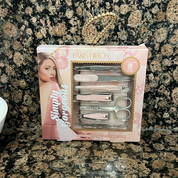 Paris Hilton Manicure Set with Case - Picture 2 of 8